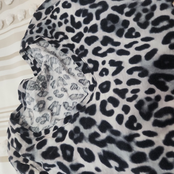 Victoria Secret PINK bundle of 5 T-shirts XS animal prints - Picture 5 of 7